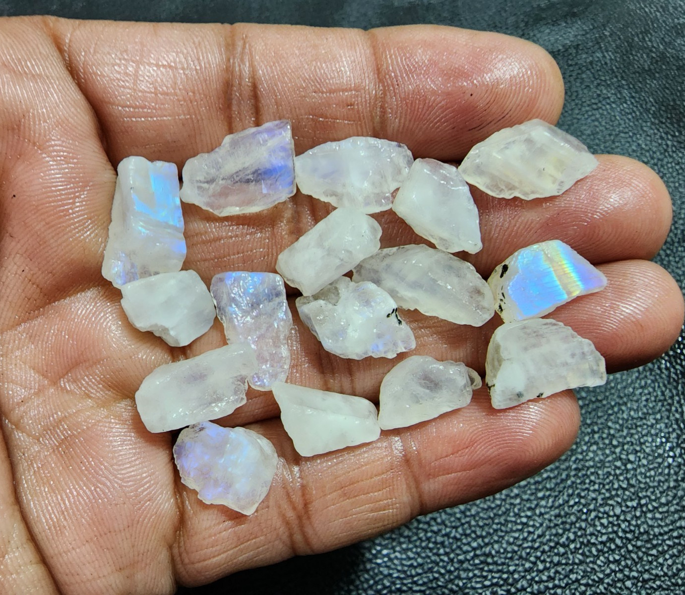🌙 16pcs White Rainbow Moonstone Rough – Natural Gemstones 13–20mm, Blue Flash