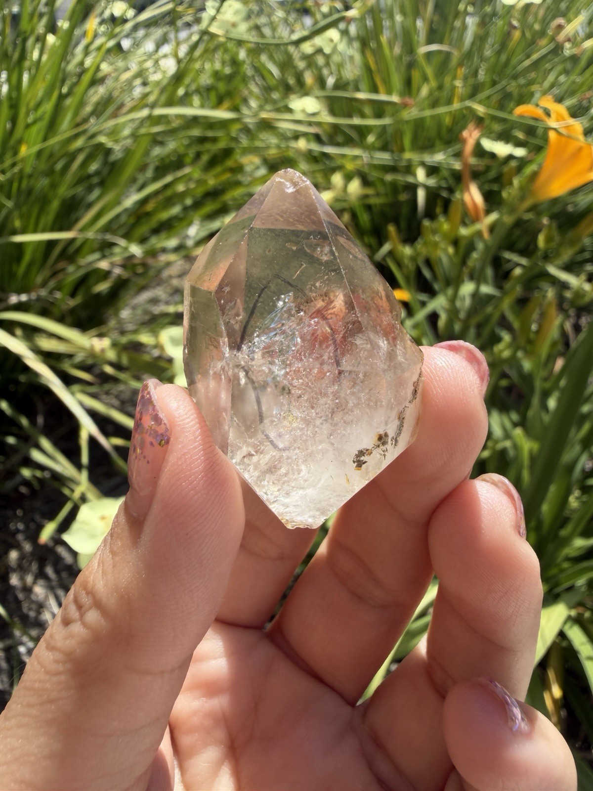 Natural Enhydro Quartz w/ Moving Bubble &/or Carbon/Black Inclusions,A451