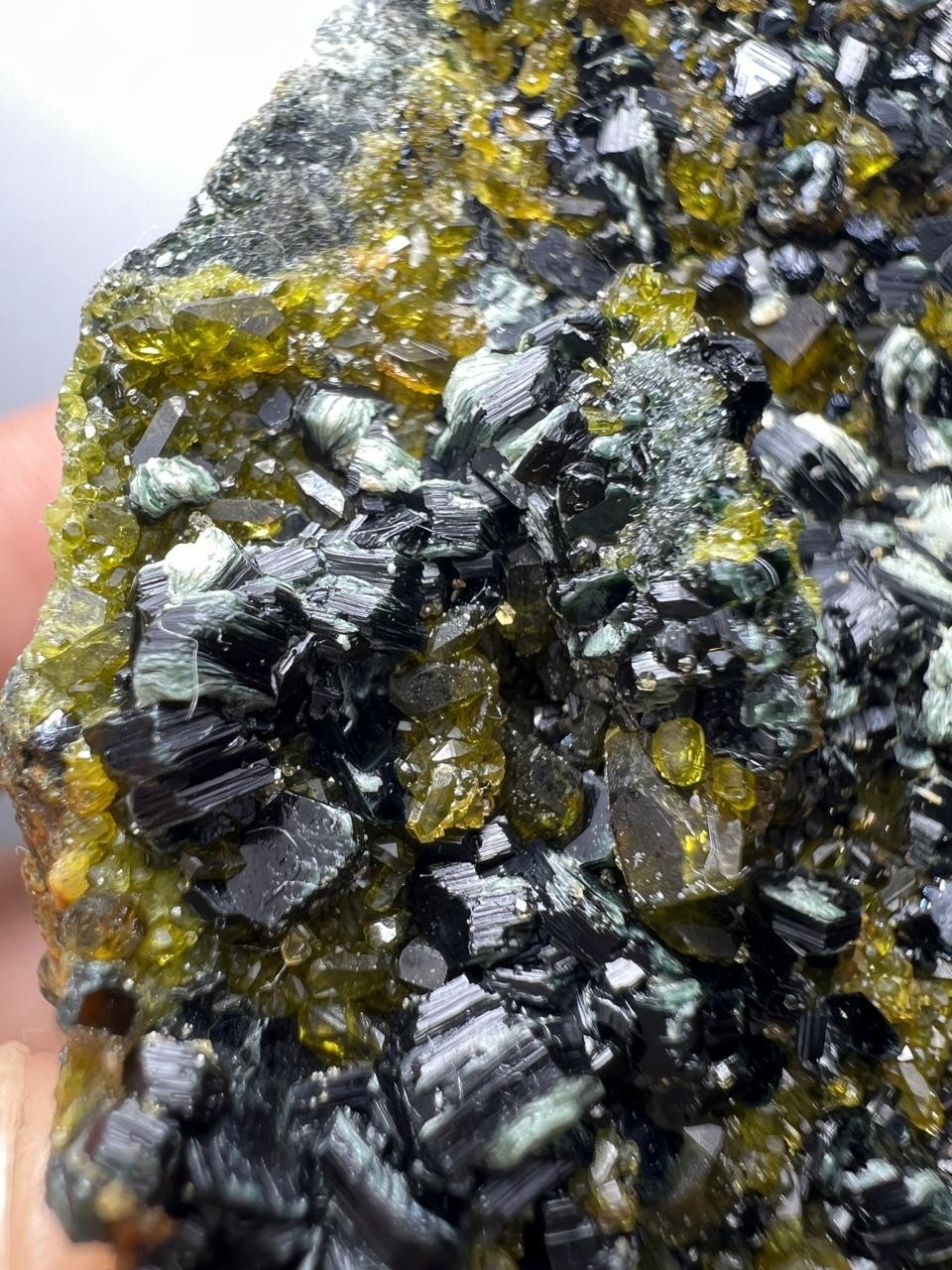 211-Gr Vesuvianite crystal specimen with Diopside &Magnetite Clinochlore @Pak