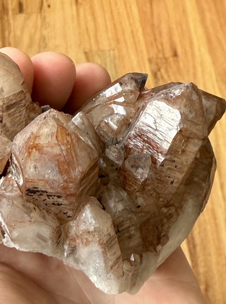 Phantom Hematite Quartz Crystal Cluster Red Feather 11cm – 387 g – ID70