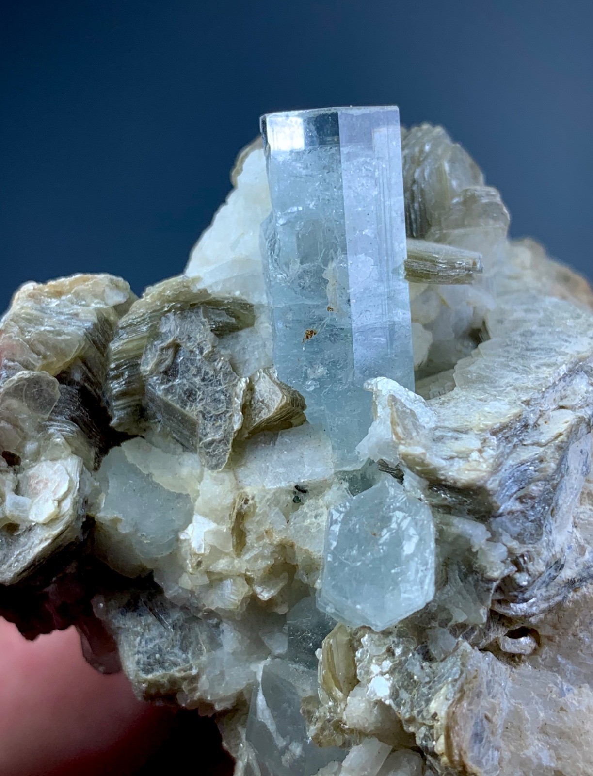 Natural Aesthetic Terminated Aquamarine With Mica Specimen Pakistan (764 CTs )
