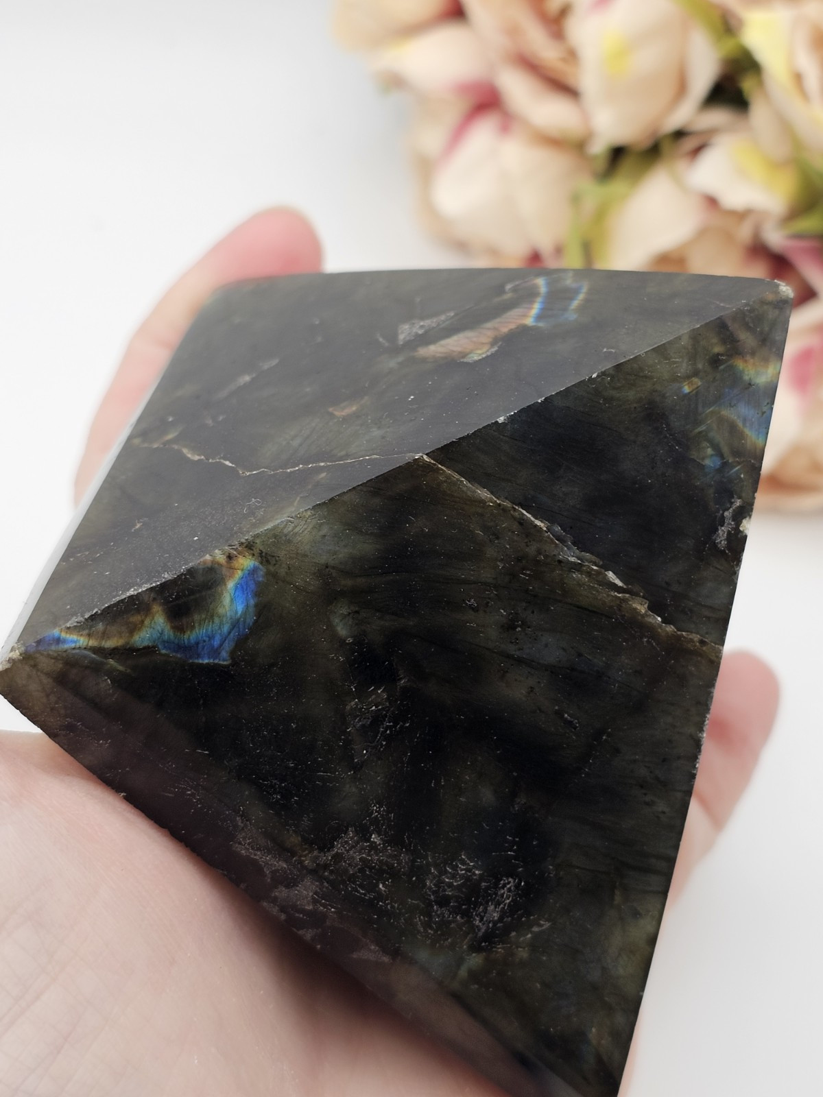 ✨️SALE✨️ labradorite crystal Pyramid Blue Flash Lab 7.8cm Base, 7.5cm Tall 452g