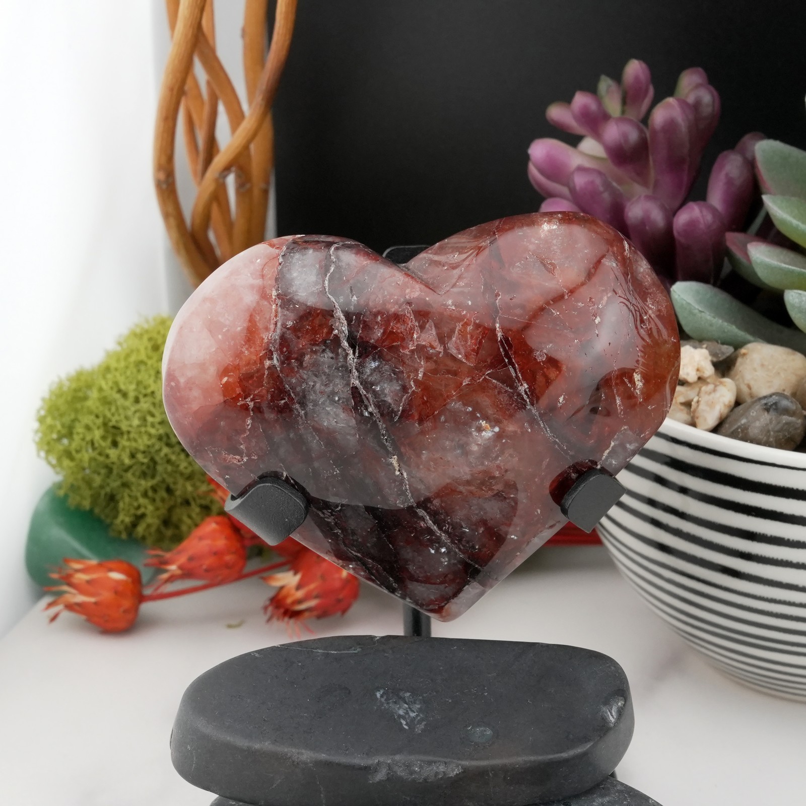 Natural Red Fire Quartz Heart Crystal Altar Decor Romantic Love Palm Stone Gift