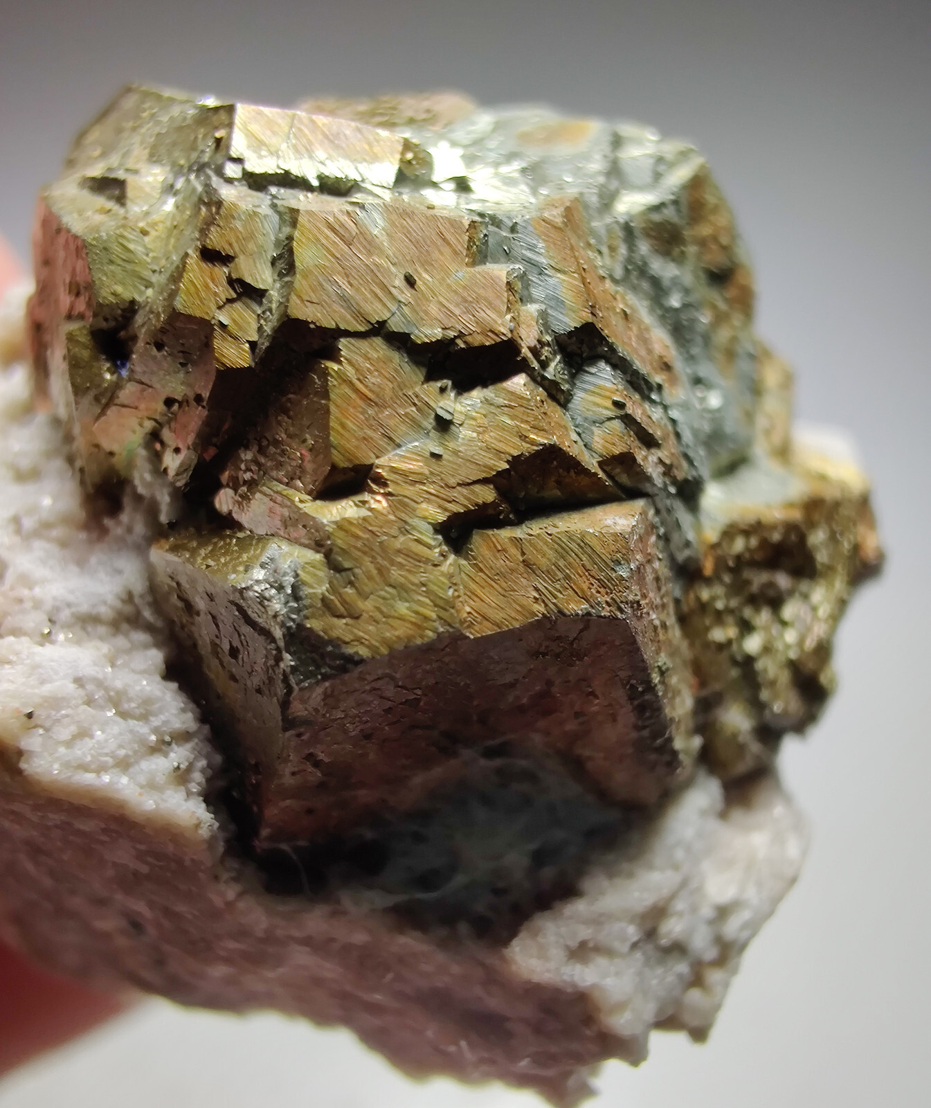Pyrite crystal (complex) on Dolomite. Indiana. 4 cm.