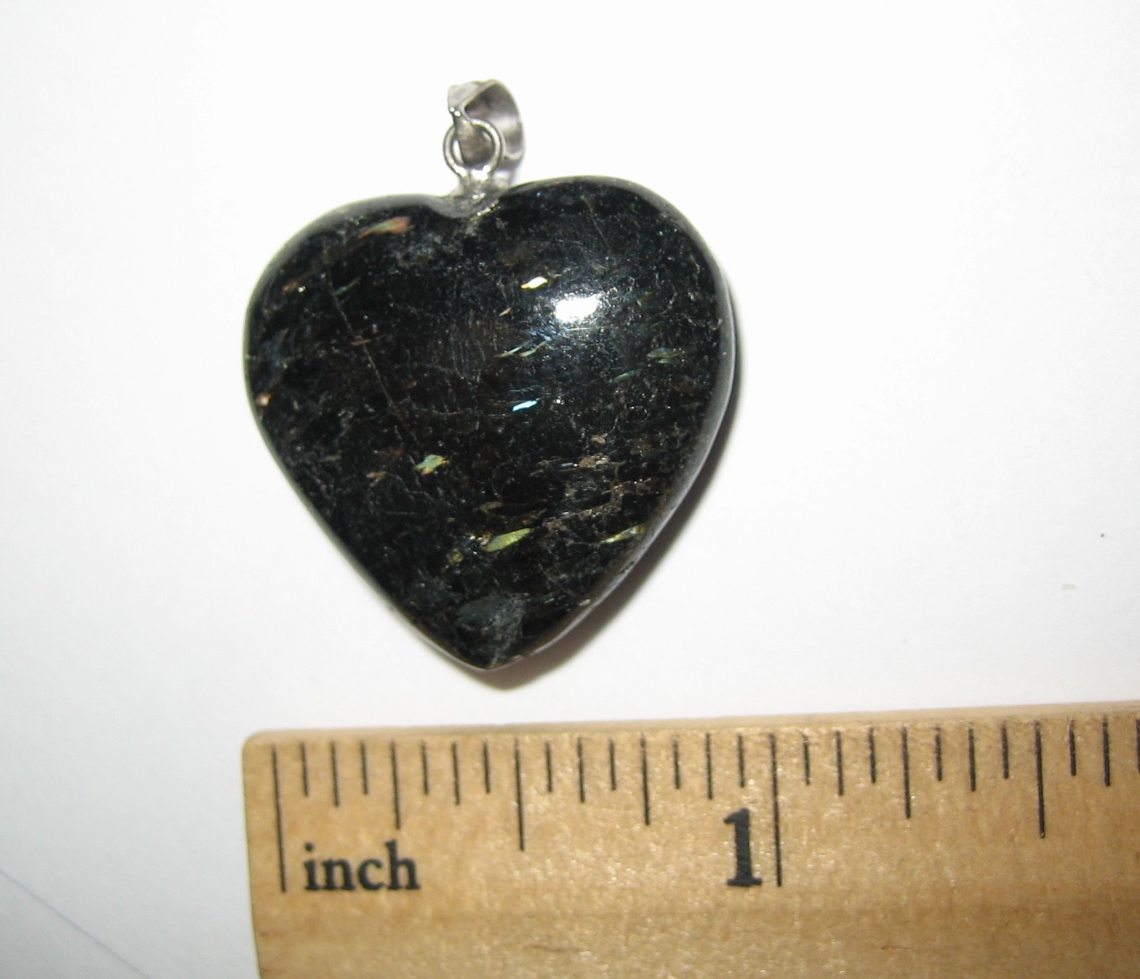 25mm RARE! POLISHED NATURAL AUTHENTIC NUUMMITE STONE HEART PENDANT GREENLAND *2