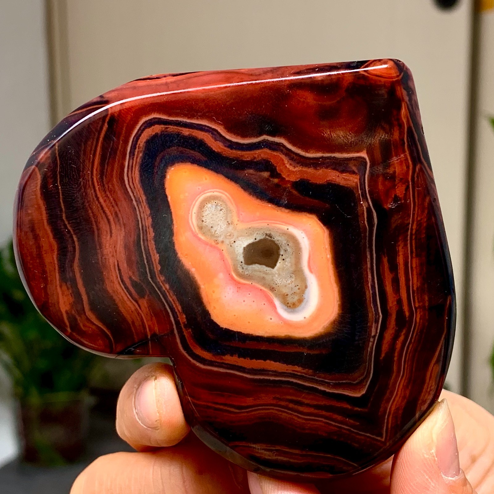 133G Natural red agate heart shaped quartz crystal gem mineral specimen D351