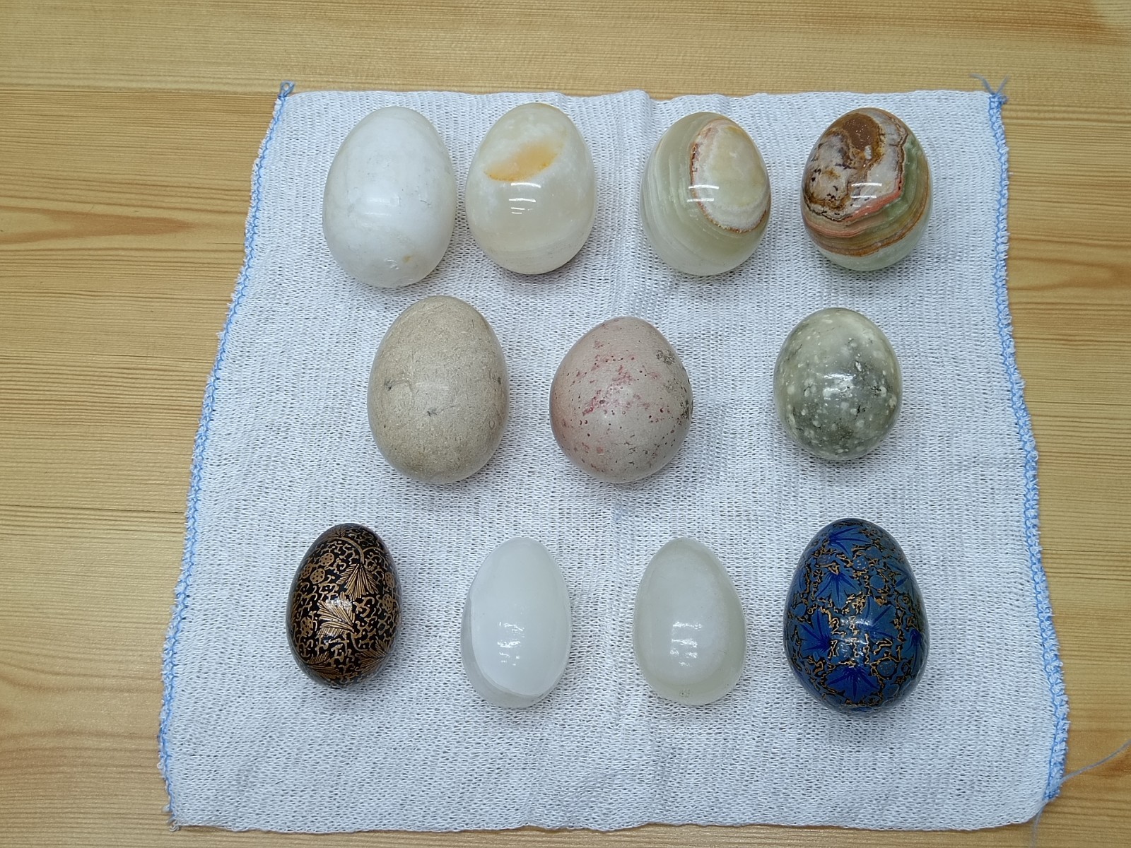 Vintage Hand Cut Polished Semi Precious Stone Eggs + 2 Wooden