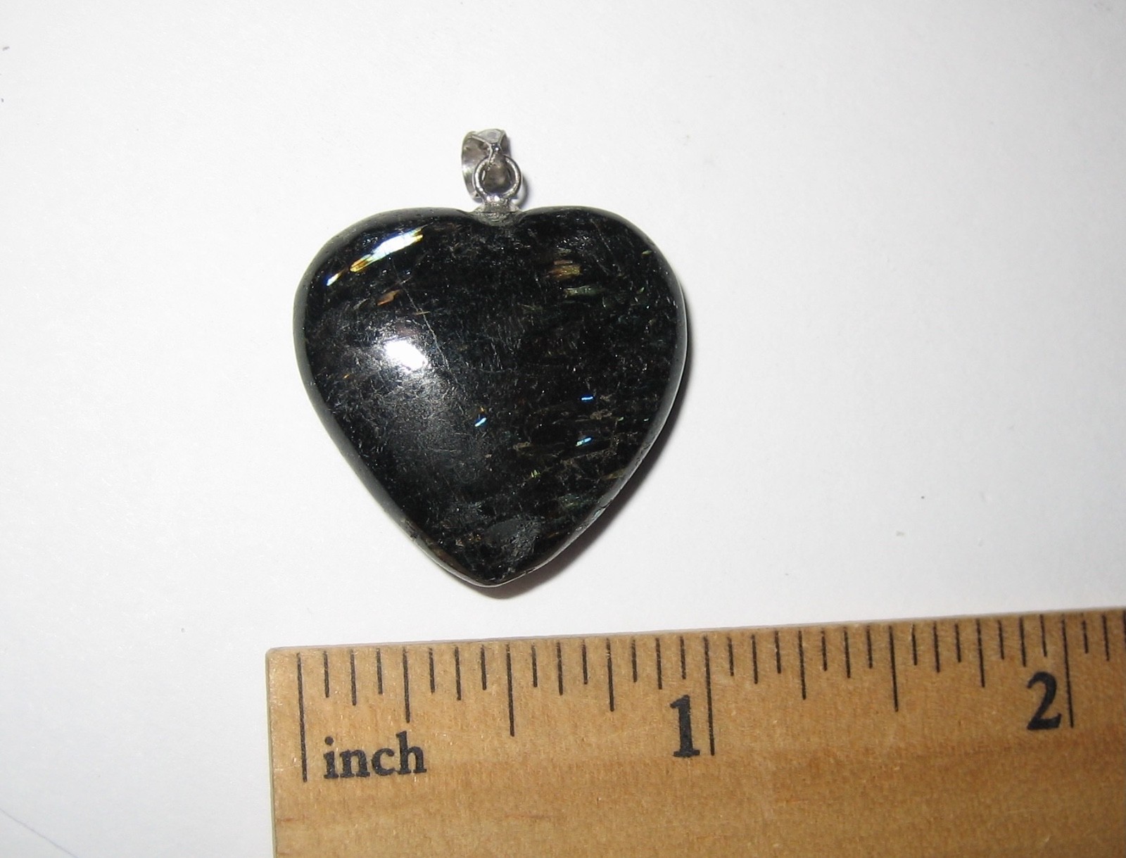 25mm RARE! POLISHED NATURAL AUTHENTIC NUUMMITE STONE HEART PENDANT GREENLAND *2