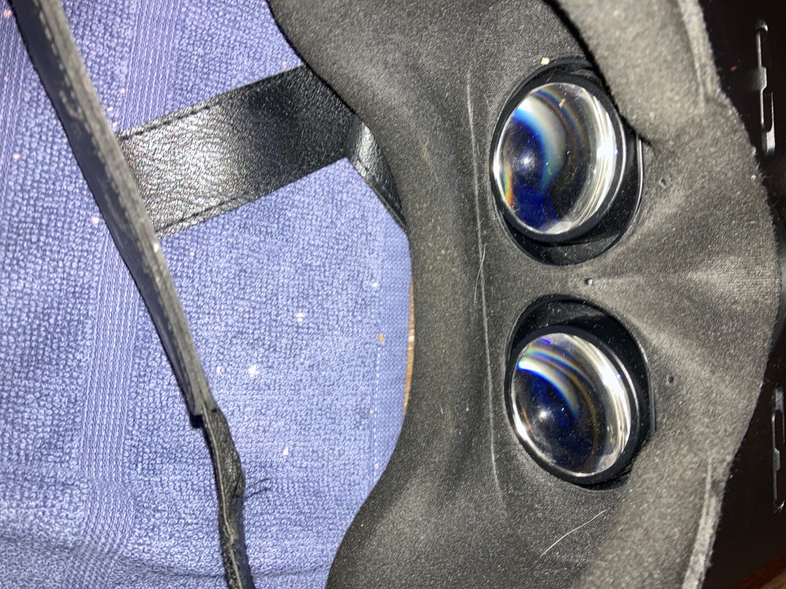 VR phone headset. One size fits all. I got it for 10,000.