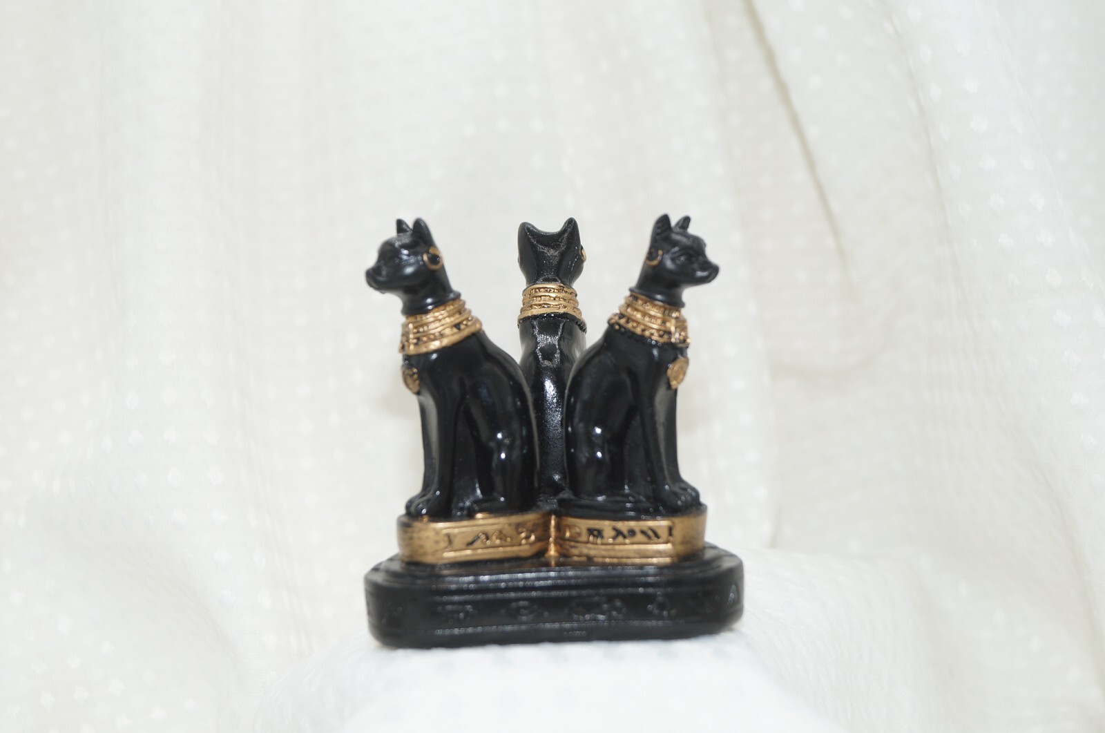 Figurine 3 Black Cats Egyptian Sphere, Egg or Ornament Holder