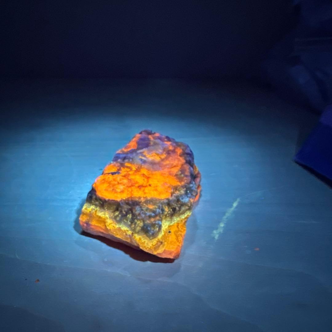 Hokkaidoite Hokkaido Stone Fluorescent Natural Mineral Opal 8 x 4cm 105g Japan
