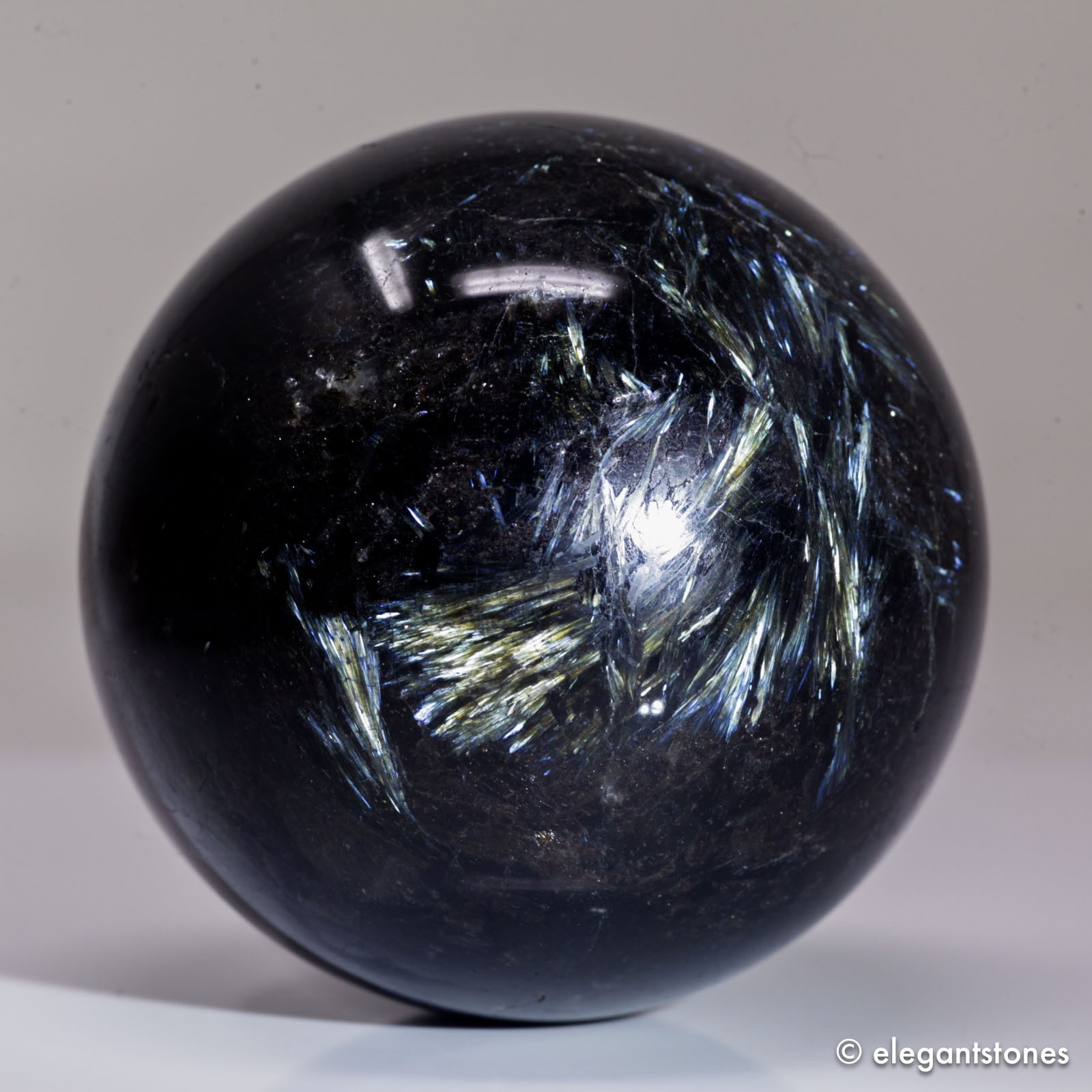613g 72mm Arfvedsonite Sphere Crystal Ball Blue Flash Fireworks Quartz Healing