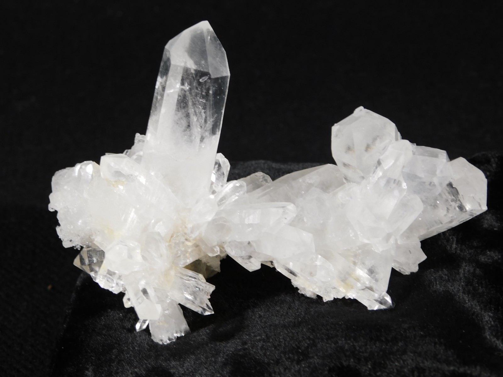 VERY TRANSLUCENT Quartz Crystal FLOATER Cluster Collier Creek Arkansas 108gr