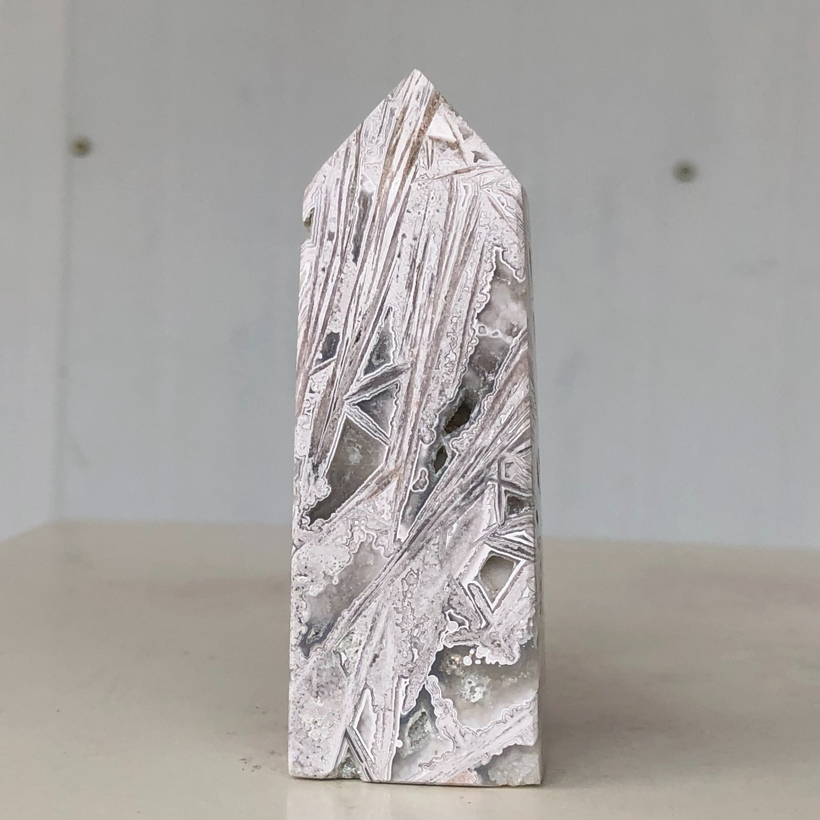 104g Natural White Mexican Crazy Lace Agate Quartz Crystal Obelisk Healing C446