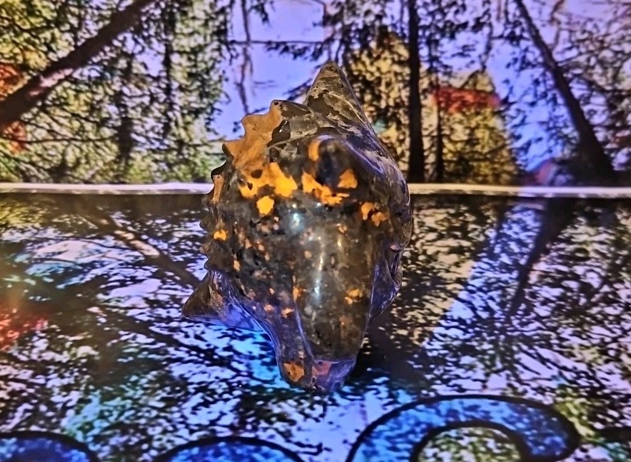 Pokémon Gengar UV Reactive 3 x 3 Inch Hand Carved Yooperlite Statue RARE