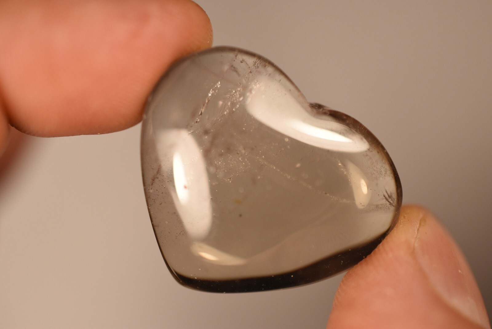 *SMOKEY QUARTZ* Heart 3.2cm 13.9g Carving Smoky Natural Flat Palm Stone