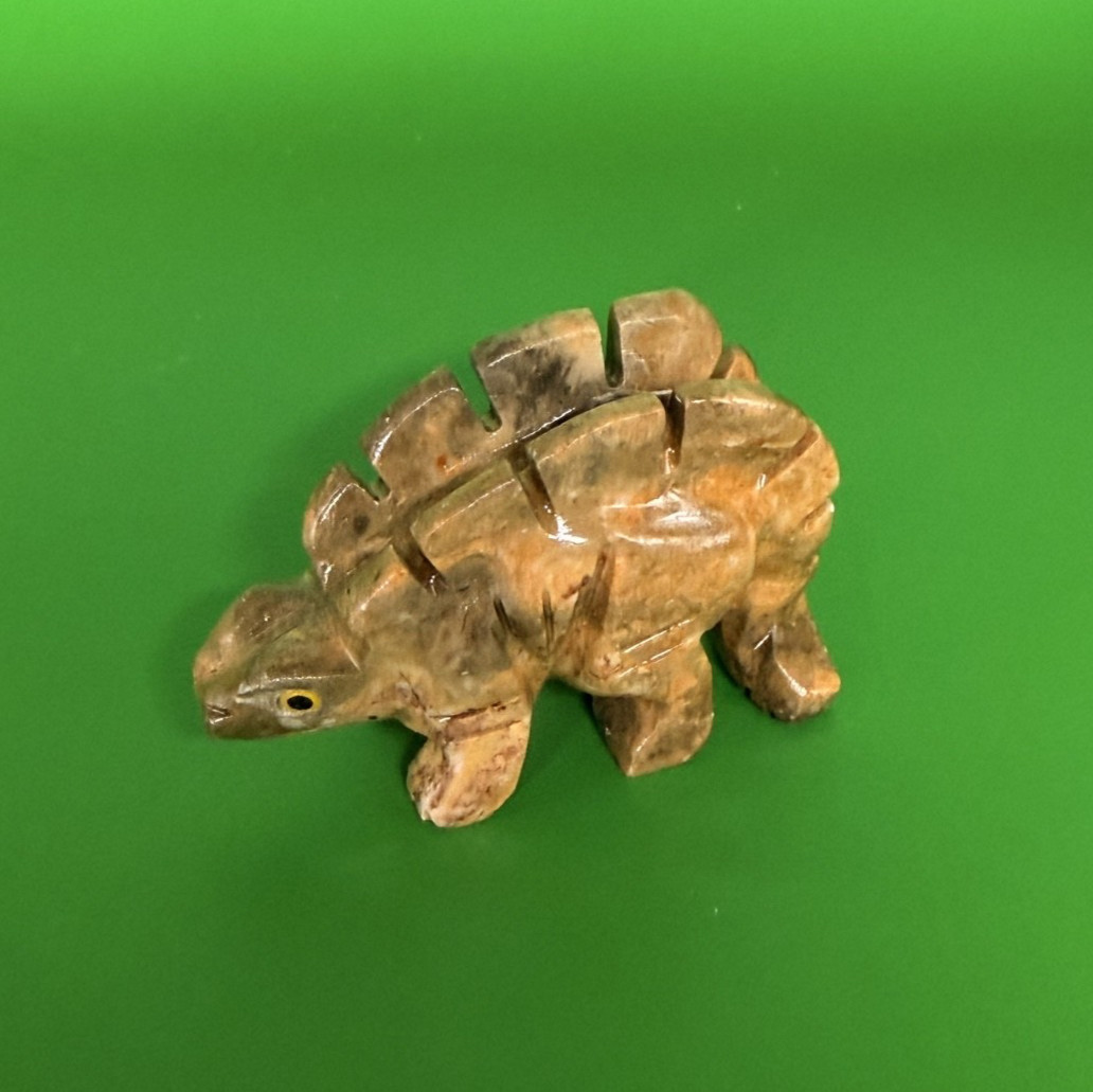 1.73oz Soapstone Stegosaurus Dinosaur Carving 2.25″
