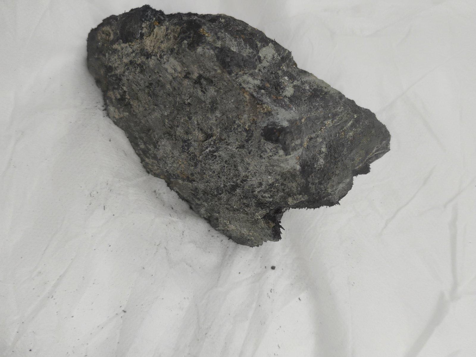Large Lodestone Magnetite plus smaller stones iron+powder – 3.4 lbs 1542g USA