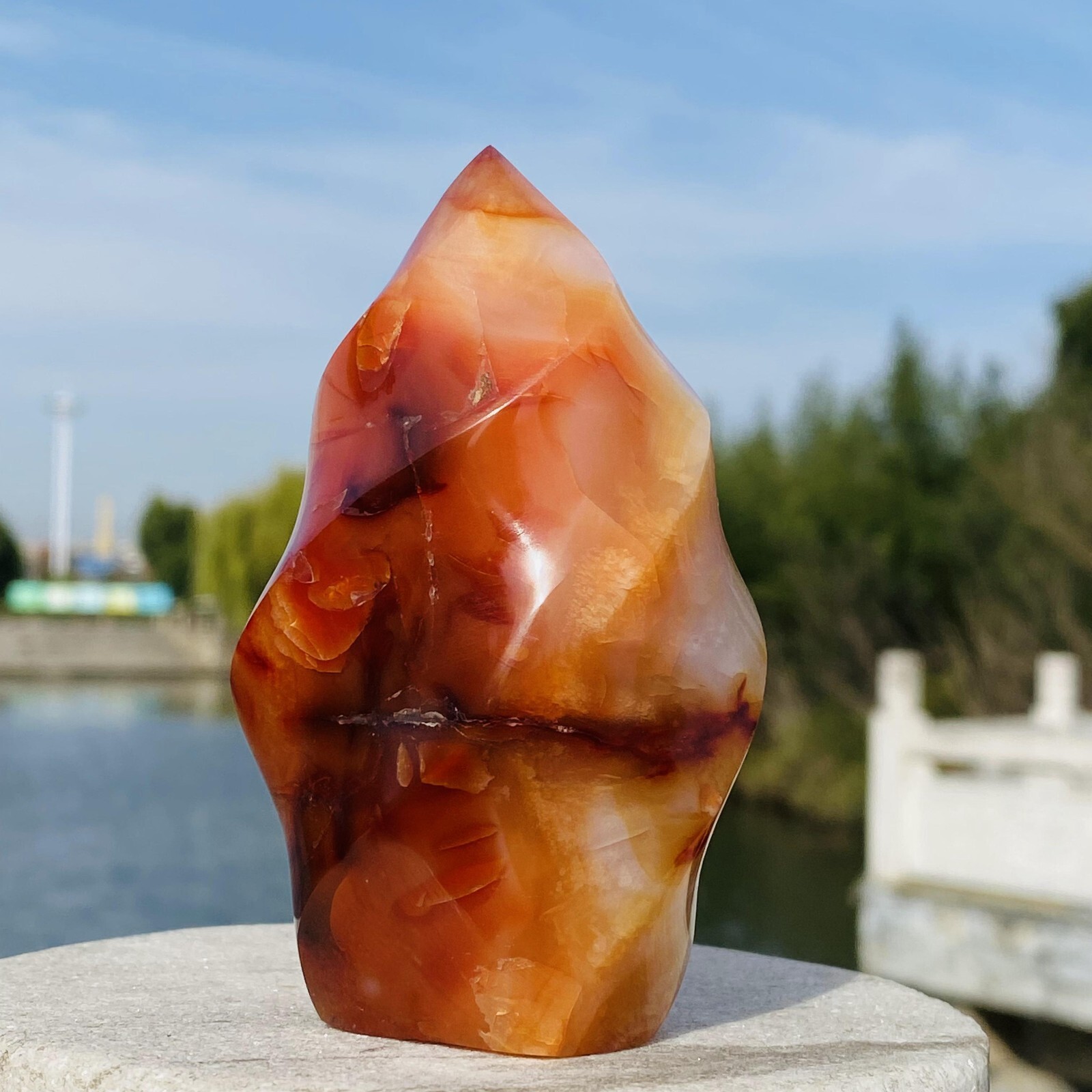 252G Natural Red Agate Flame spiral Quartz Crystal Mineral specimen healing