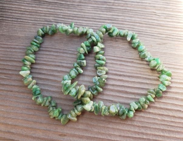 NATURAL TSAVORITE STONE GEMSTONE STRETCHY CHIP BRACELET