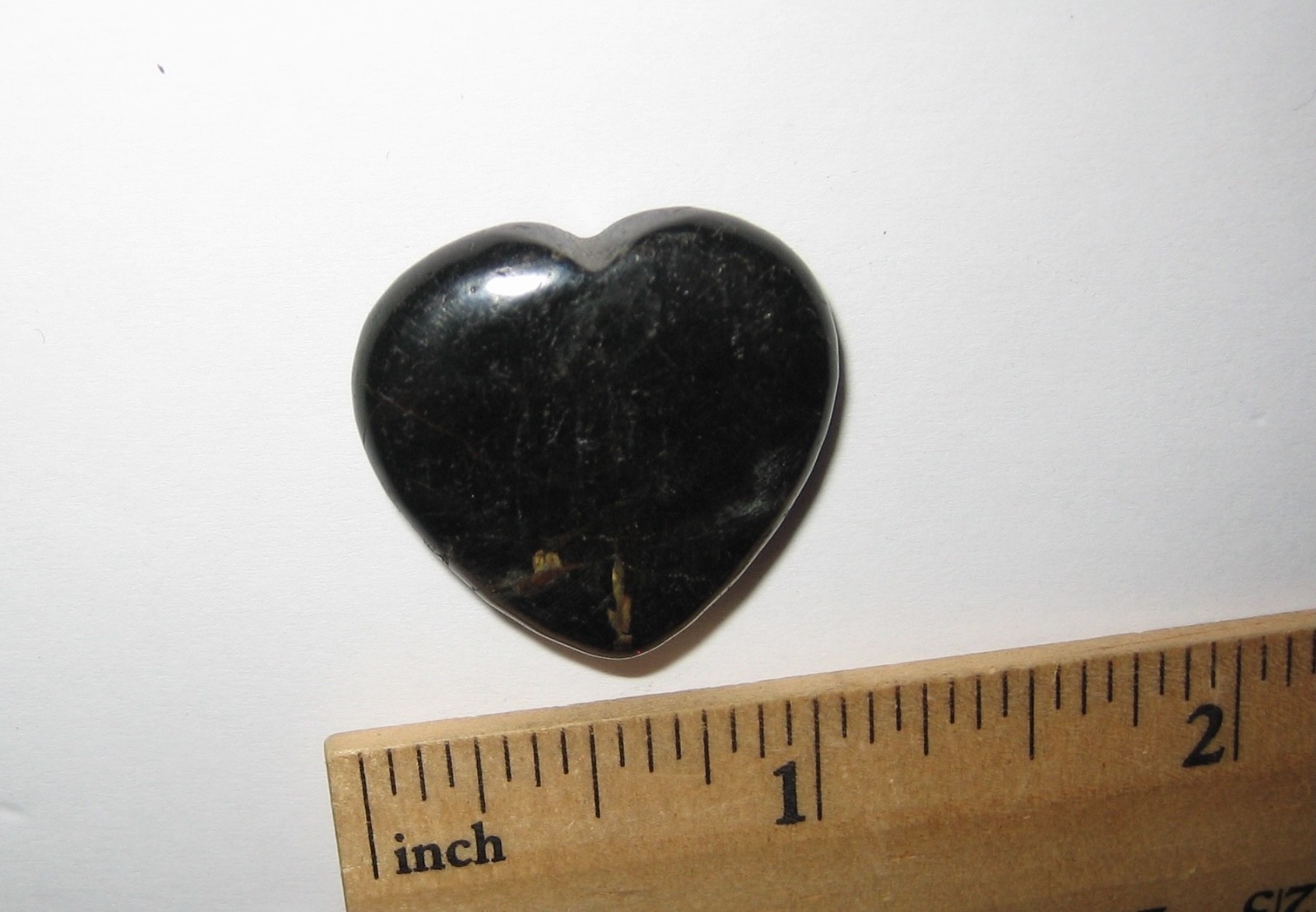 25mm RARE! POLISHED NATURAL AUTHENTIC NUUMMITE STONE HEARTS FROM GREENLAND 9g *1