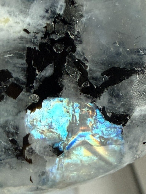 Rainbow Moonstone Freestanding Moon E80