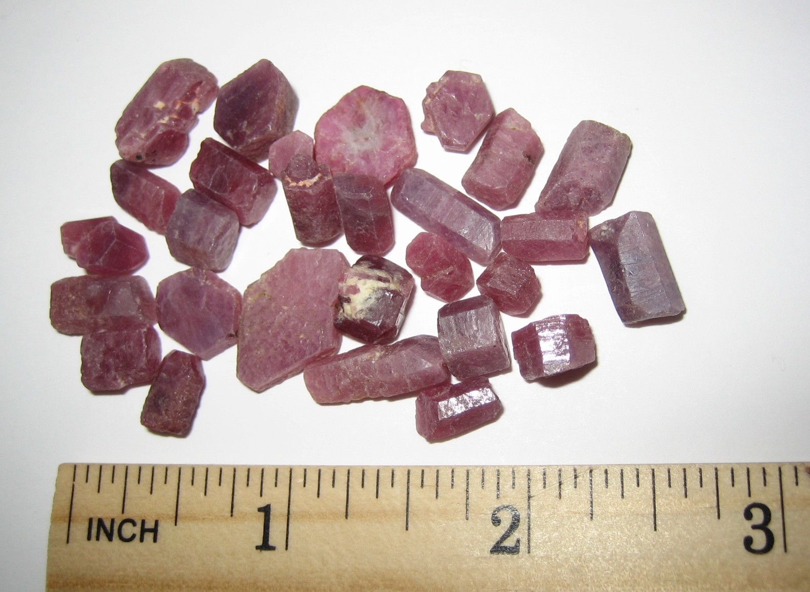28 QUALITY NATURAL 0.2″- 0.6″ RUBY CRYSTAL MINERALS FROM MADAGASCAR ~ 25grams *3