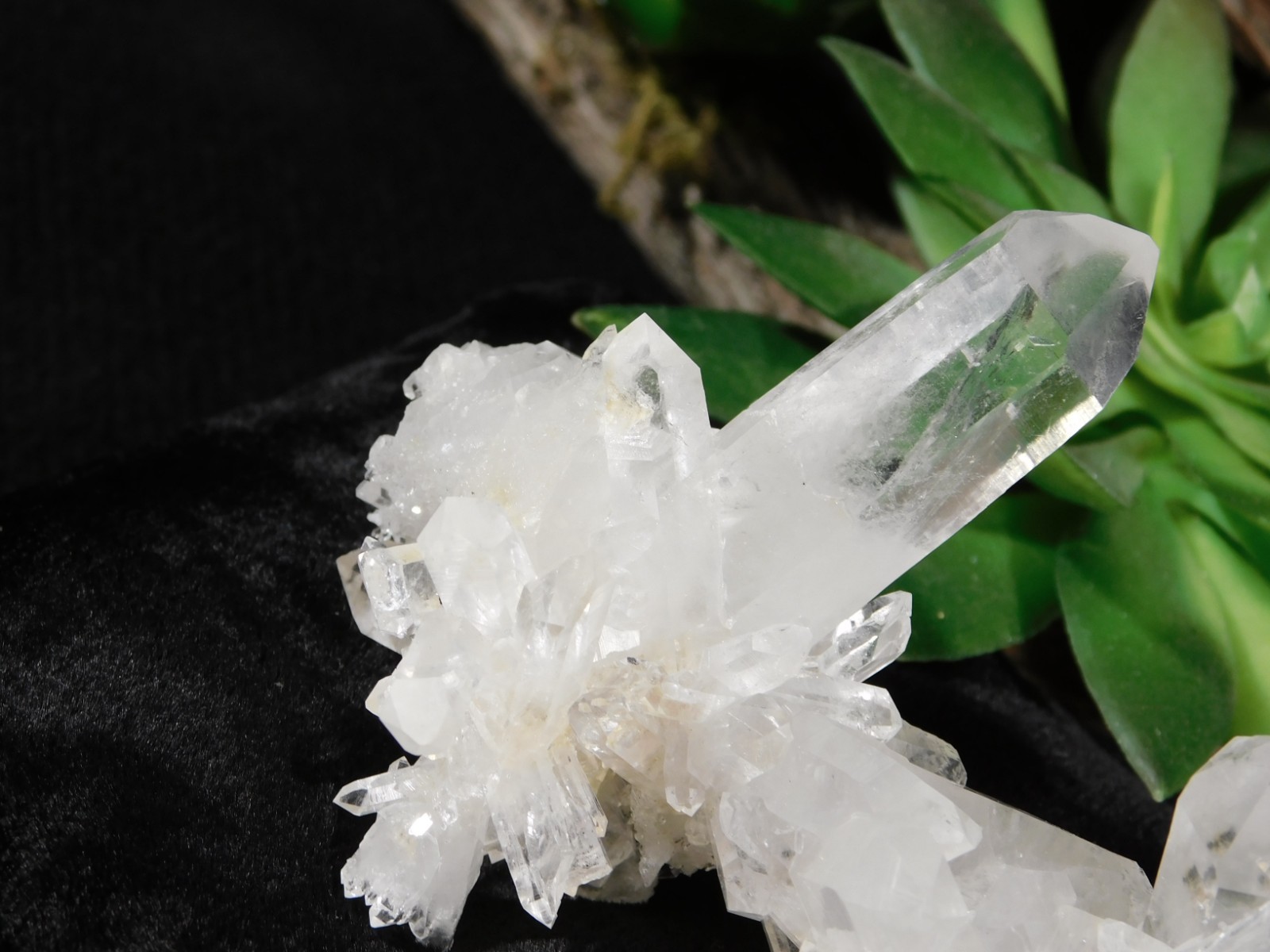 VERY TRANSLUCENT Quartz Crystal FLOATER Cluster Collier Creek Arkansas 108gr