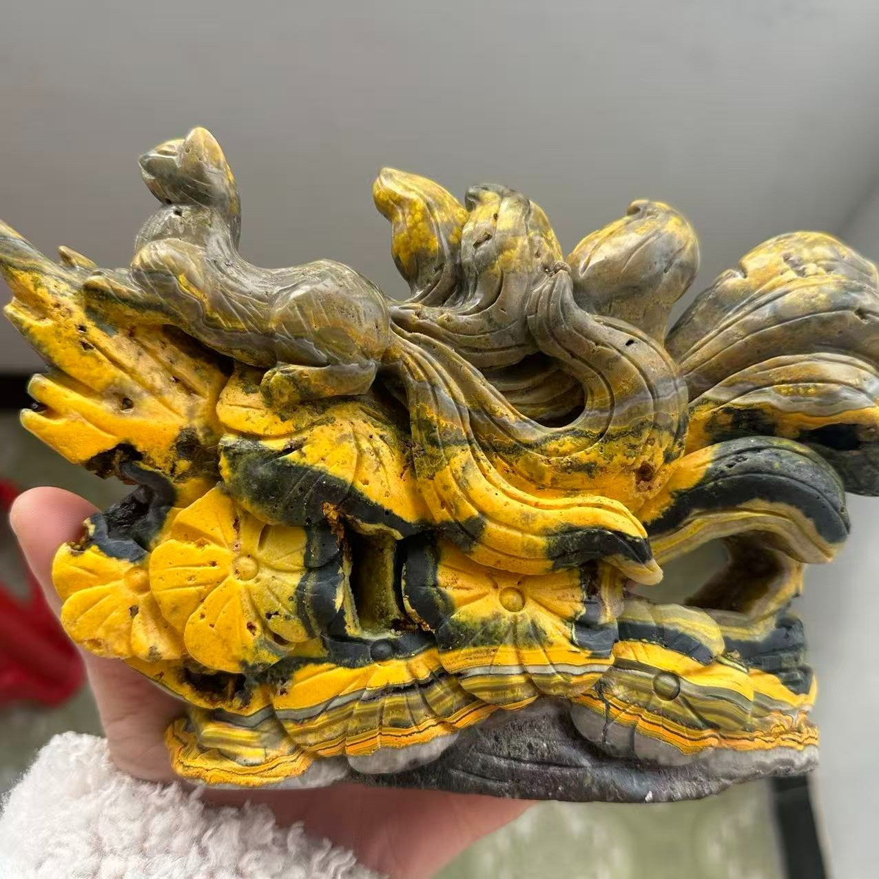 3.03LB Natural bumblebee Quartz Carved nine-tailed fox Skull Crystal Reiki Decor
