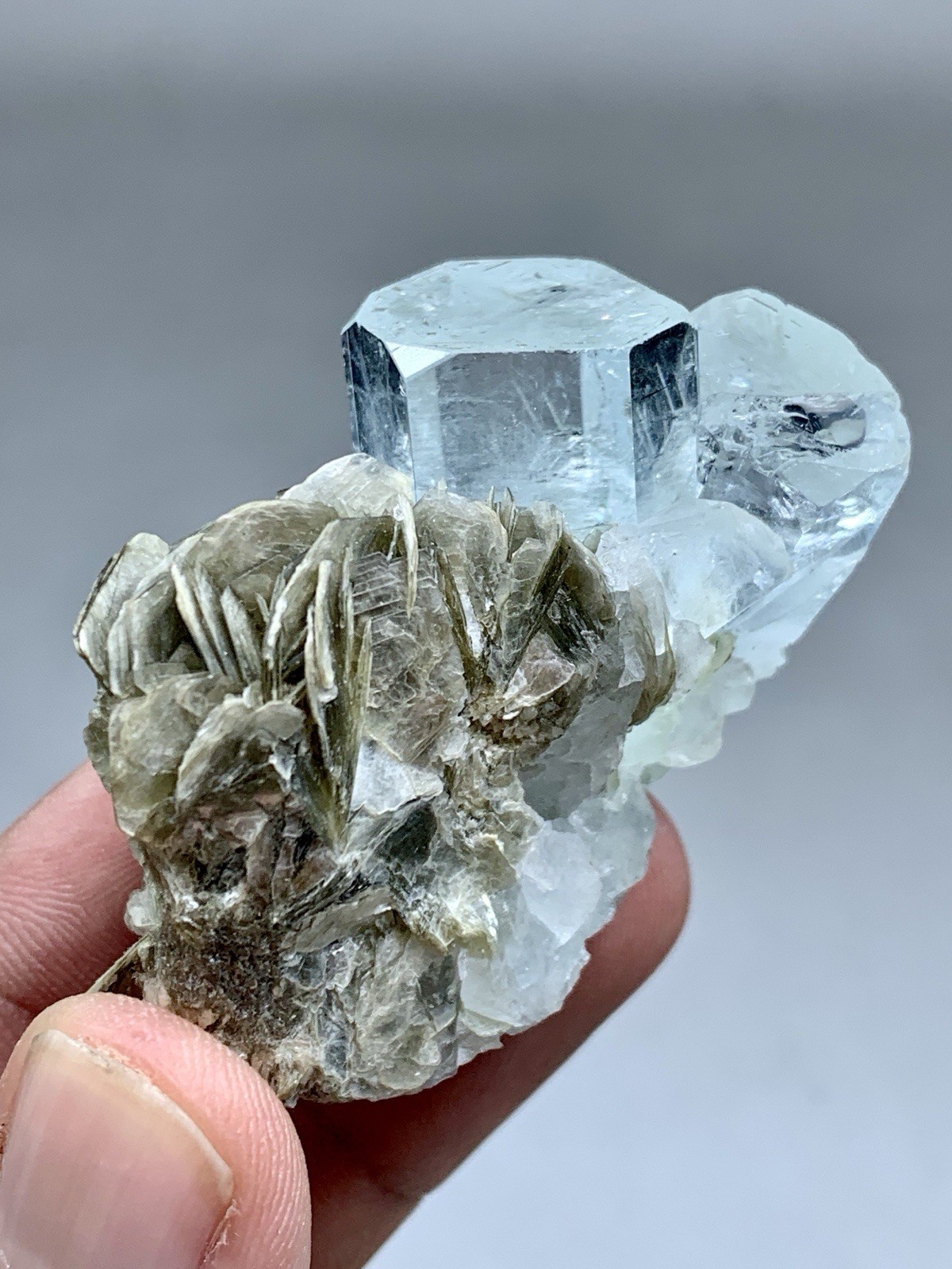 60 Gm Aquamarine Twin Terminated Crystal Combine Muscovite Mica (Nagar Valley)