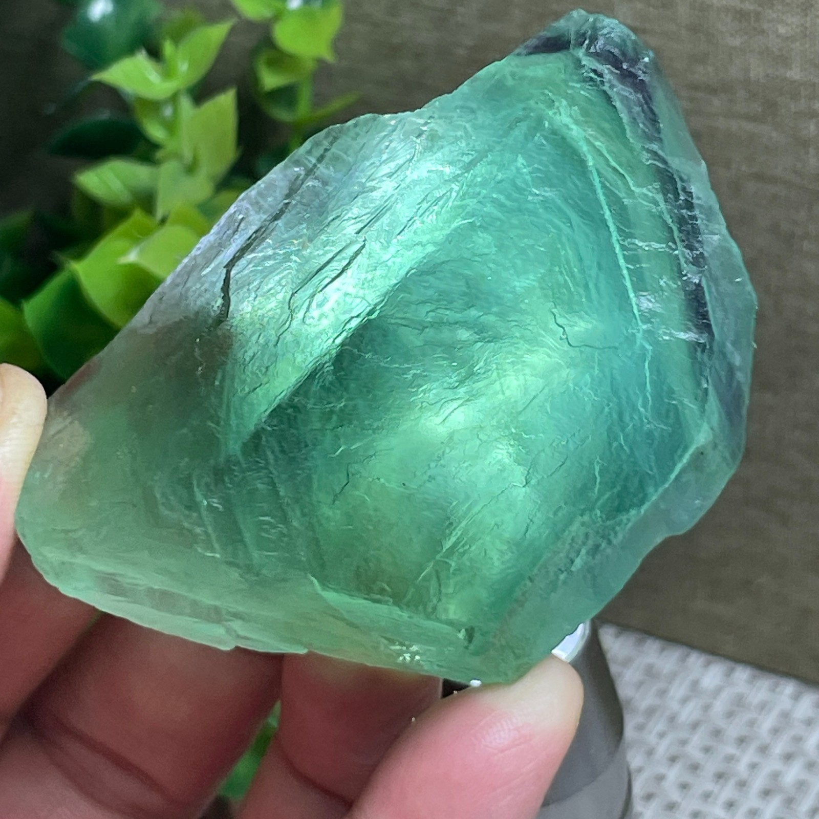 Raw Fluorite stone – rainbow – Rough Stone original Specimen 156g A457