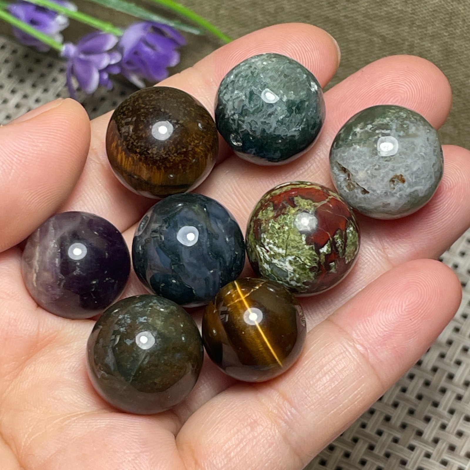 8pcs Multiple combinations of damaged stones mineral specimen（ Defective ball）