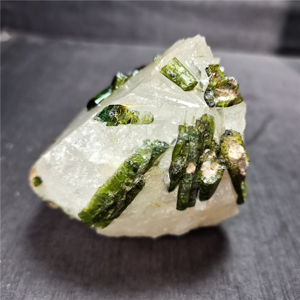 TOP 439 G Natural GreenTourmaline on Quartz Specimens Y14