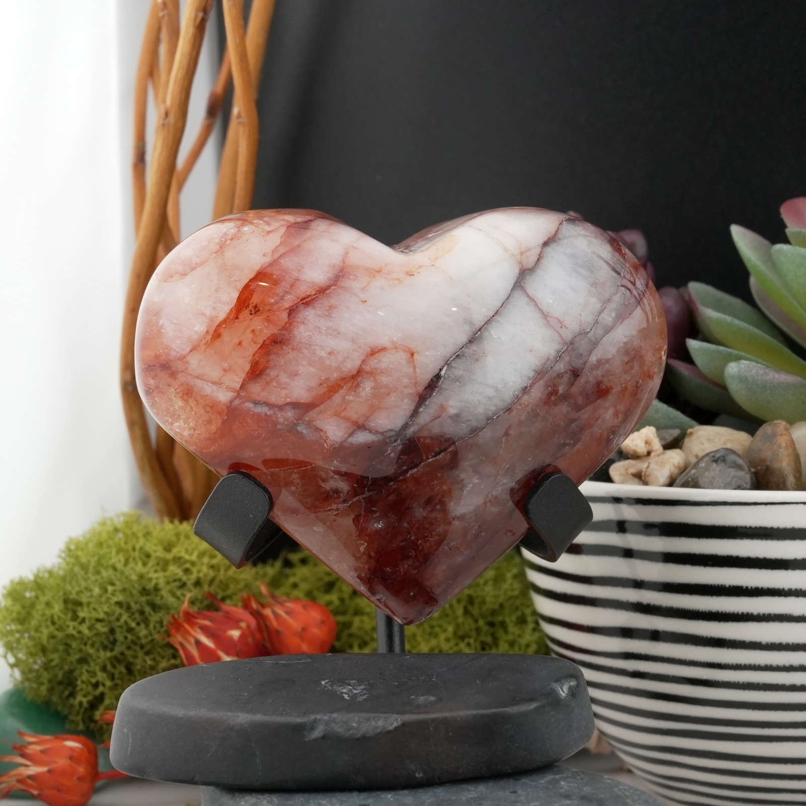 Natural Red Fire Quartz Heart Crystal Altar Decor Romantic Love Palm Stone Gift