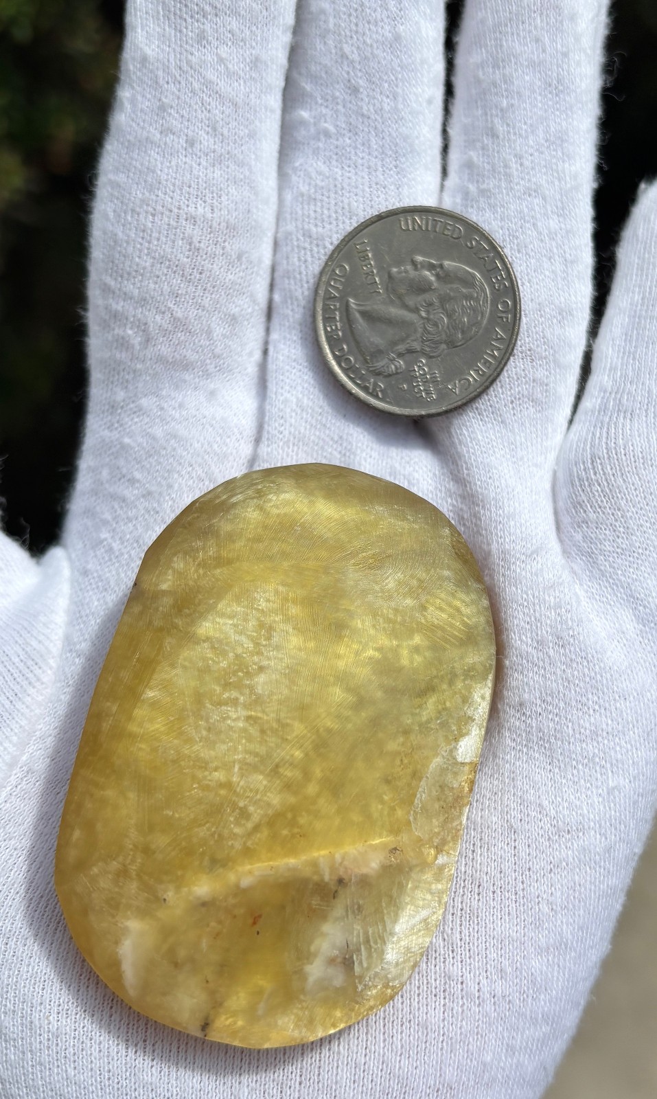 89g UNCOATED YELLOW GOLDEN GOLD MICA PALMSTONE PALM STONE LITHIUM LEPIDOLITE