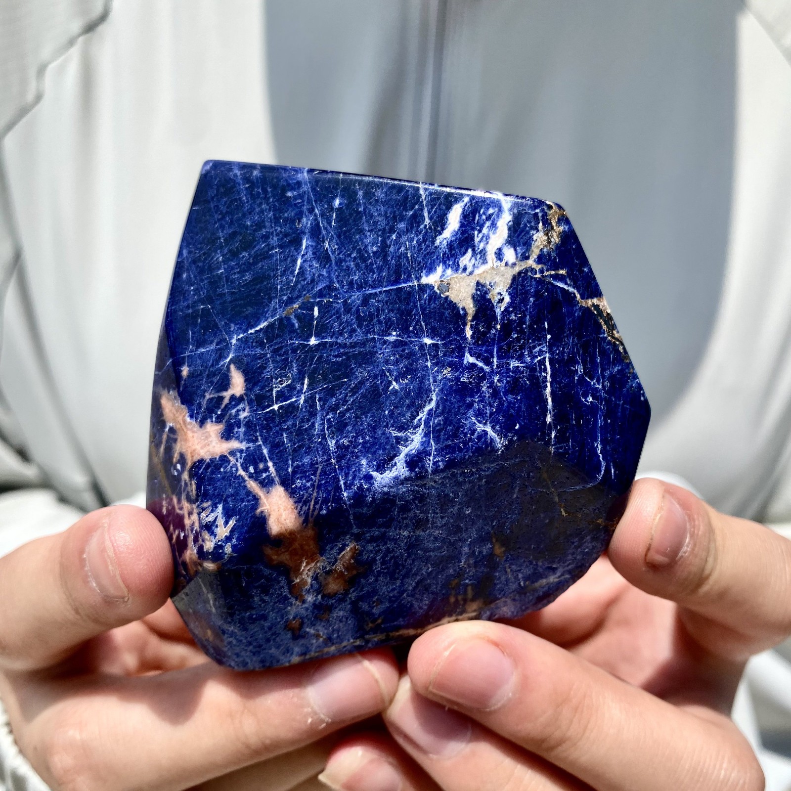 243G patterned natural blue textured crystal, Manual cutting