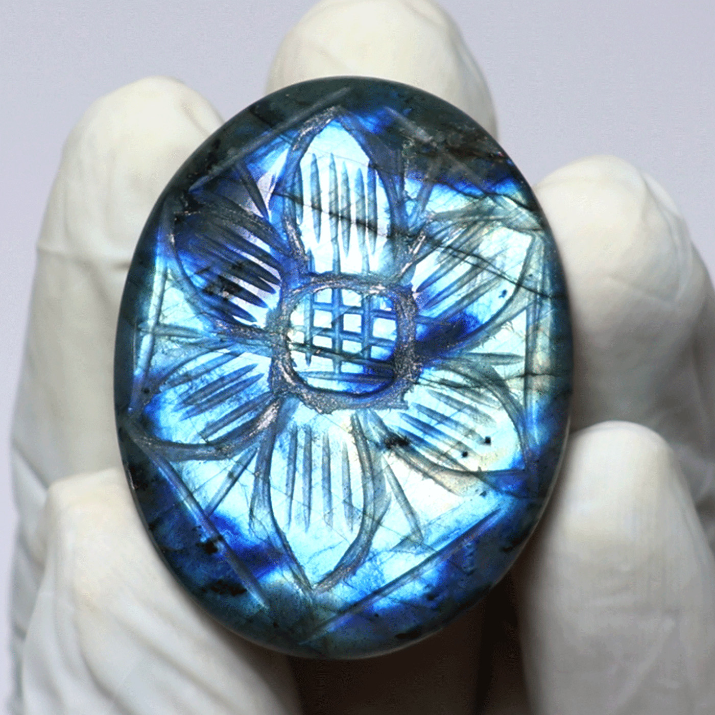 16.6g “Aurora Lotus” Labradorite Carving — Blue Fire Floral Collector Palmstone