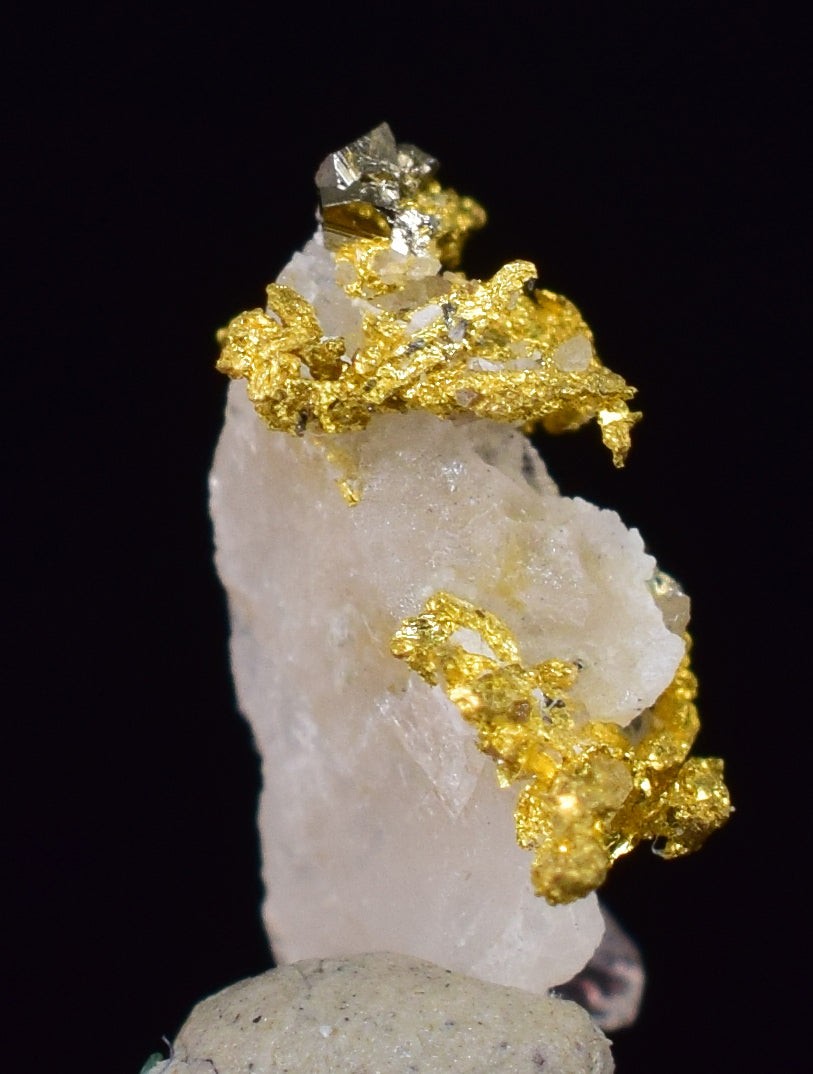 0.6cm UNIQUE NATIVE GOLD INCAS PYRITE PERU QUARTZ THUMBNAIL CRYSTAL LB125