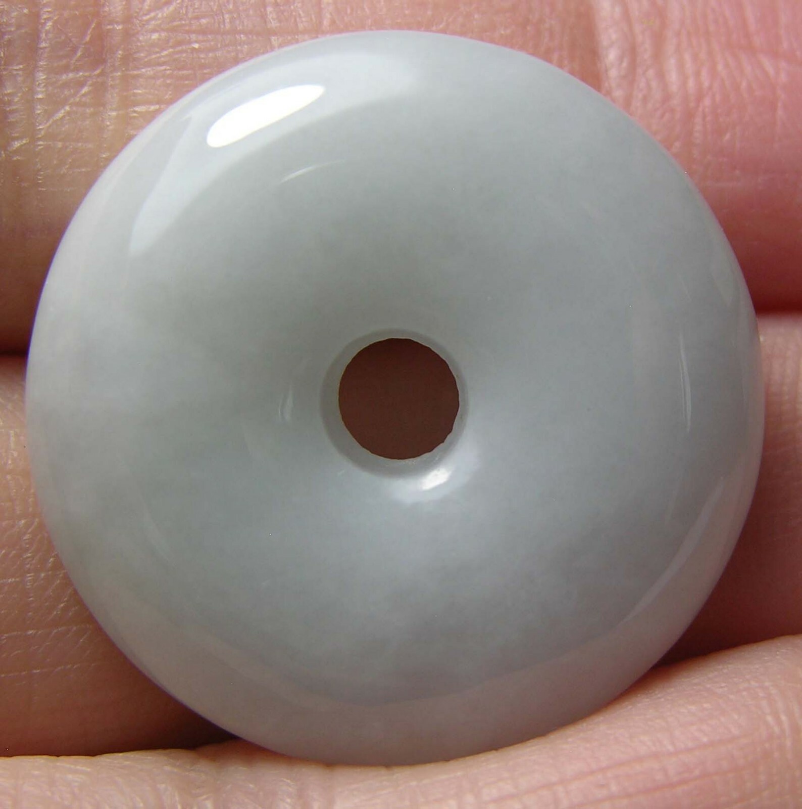 #9 100% Natural 43.60ct Untreated Green Jade Donut Shape Pendant 8.70g 26.00mm