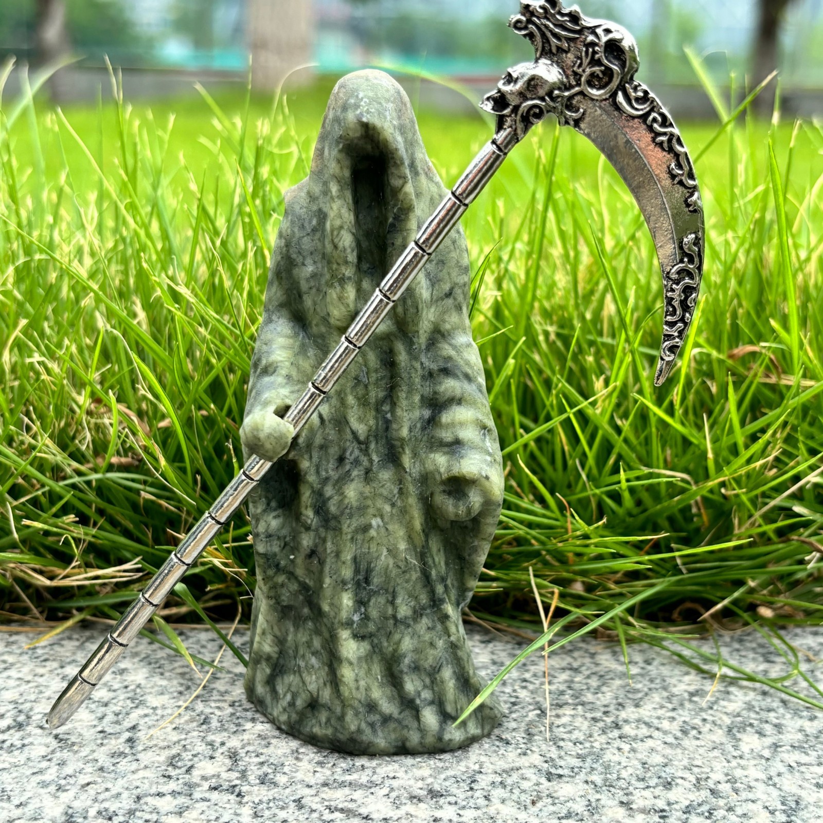 Natural Serpentine Quartz skull carved Crystal death scythe Skull healing 1pc