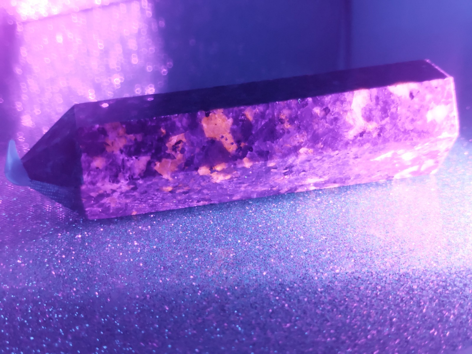 Yooperlite Crystal Tower Point 93g | UV REACTIVE | Protection + FREE GIFT 🎁