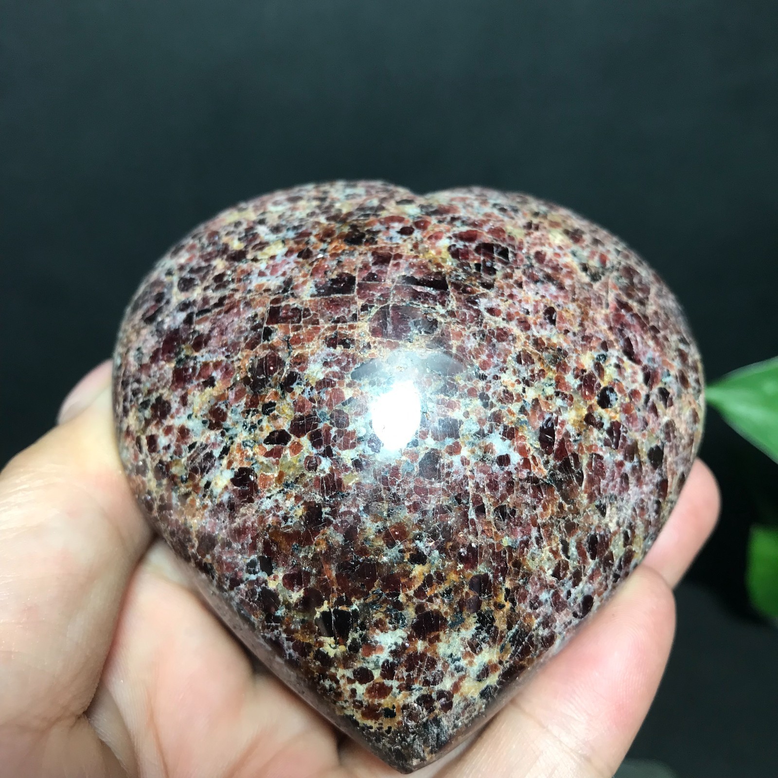 372g Almandine Wine Red Garnet Heart Crystal Palm Stone healing 43