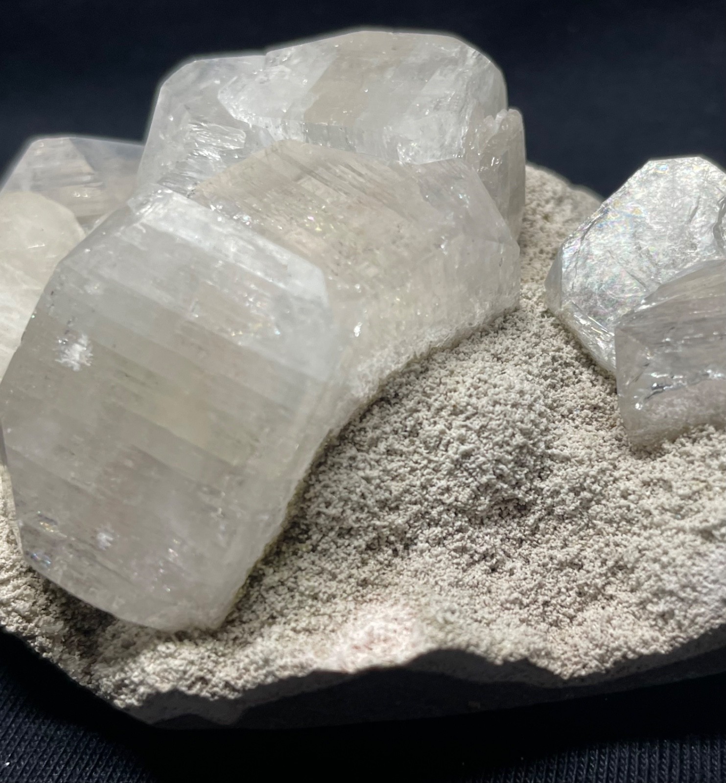 NATURAL APOPLLITE QUARTZ WITH UNIQUE TEXTURE NATURAL STUNNING STONE