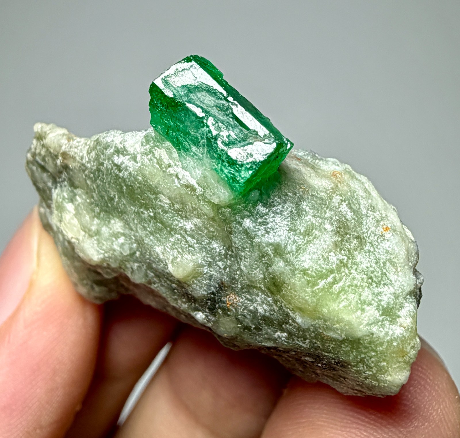 Top Quality Green Emerald Full Terminated Crystals On Matrix. 94 Carats