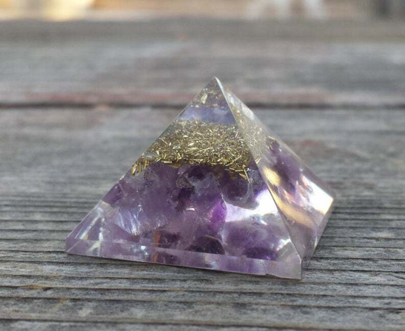 SMALL/MEDIUM (25-30mm) 7 CHAKRA COMPLETE ORGONE GEMSTONE PYRAMID SET