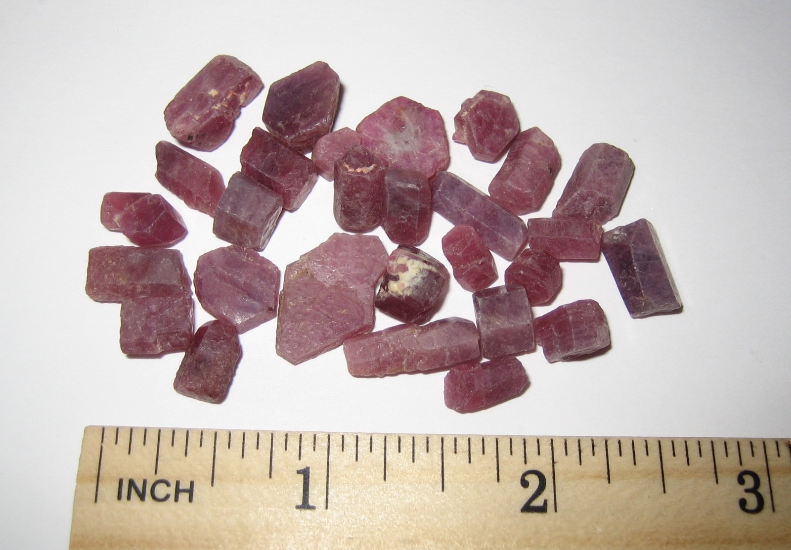 28 QUALITY NATURAL 0.2″- 0.6″ RUBY CRYSTAL MINERALS FROM MADAGASCAR ~ 25grams *3