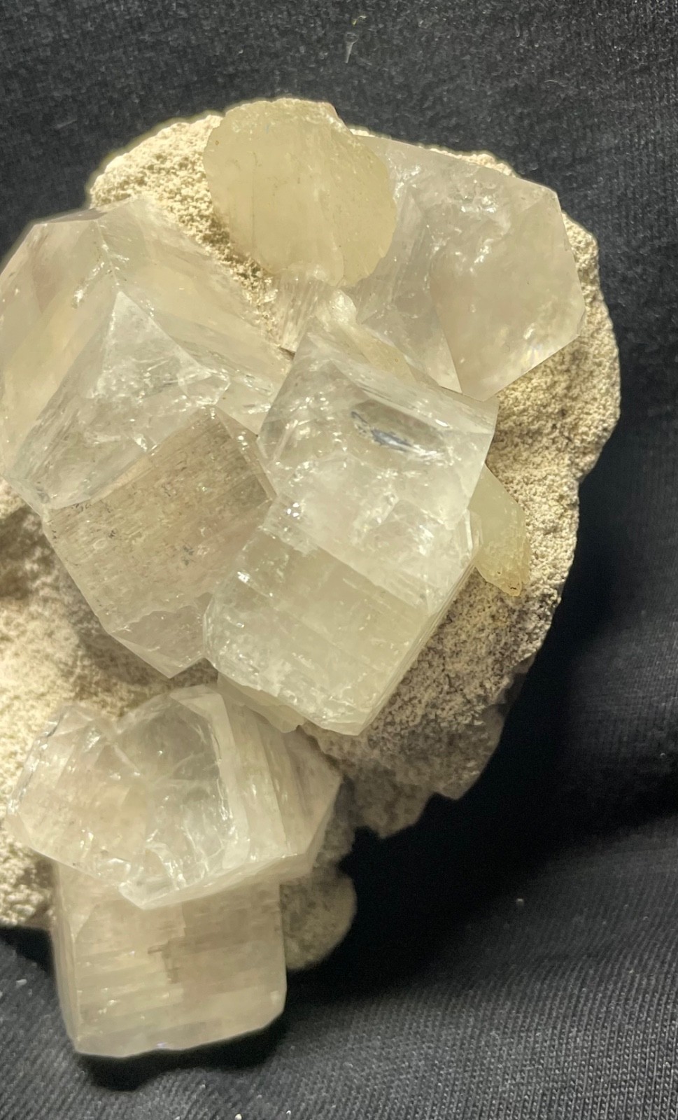 NATURAL APOPLLITE QUARTZ WITH UNIQUE TEXTURE NATURAL STUNNING STONE