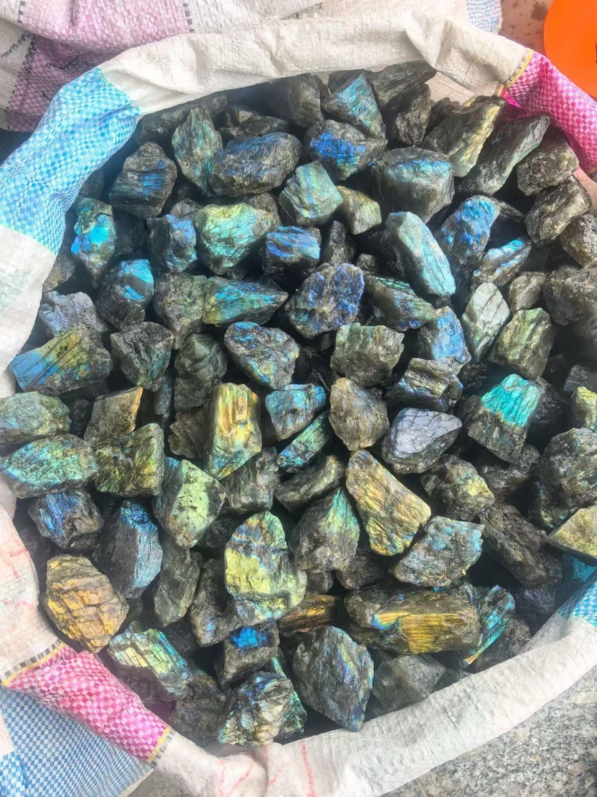 1kg Rough Labradorite (20–40mm) – Madagascar – Perfect for Tumbling BR1