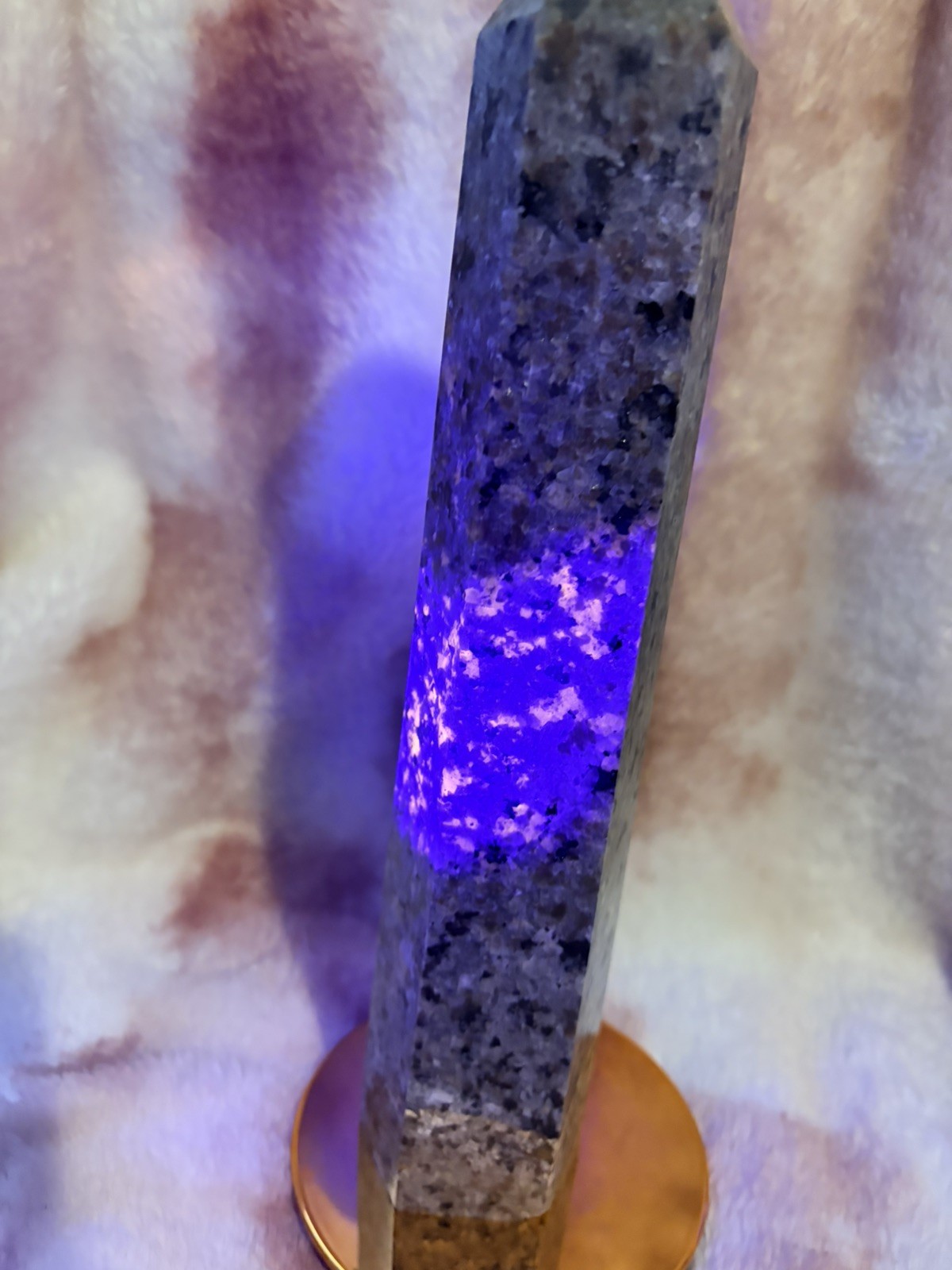 Natural Yooperlite Polished Tower Point 10″ Tall 2.2 lb Glow with UV Light