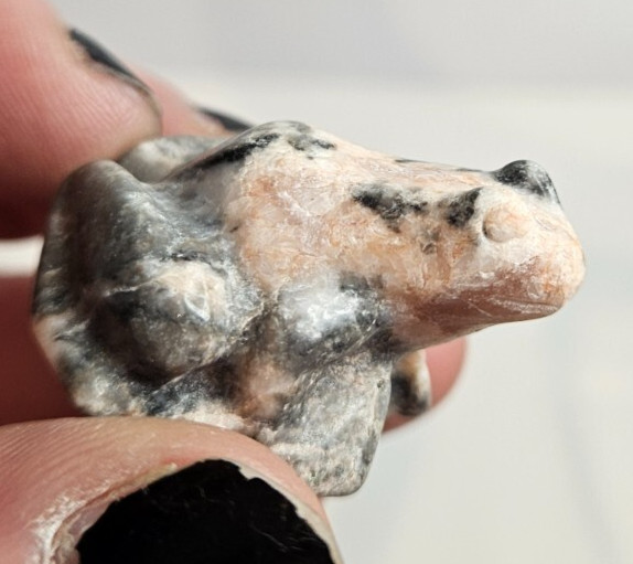 mini crystal frog carvings 4 available please see full description 2-3cm approx